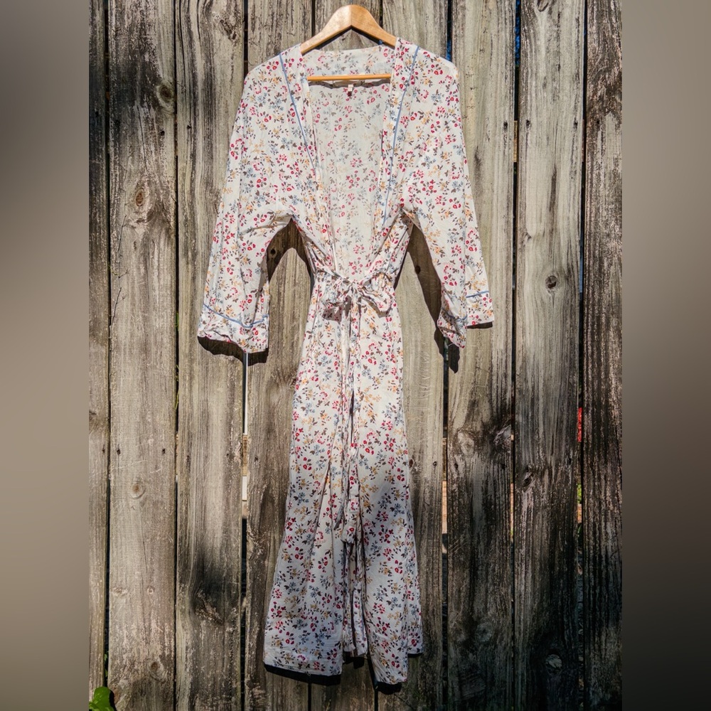 THE GREAT. Floral Cotton Robe in White with Pink & Blue Blossoms